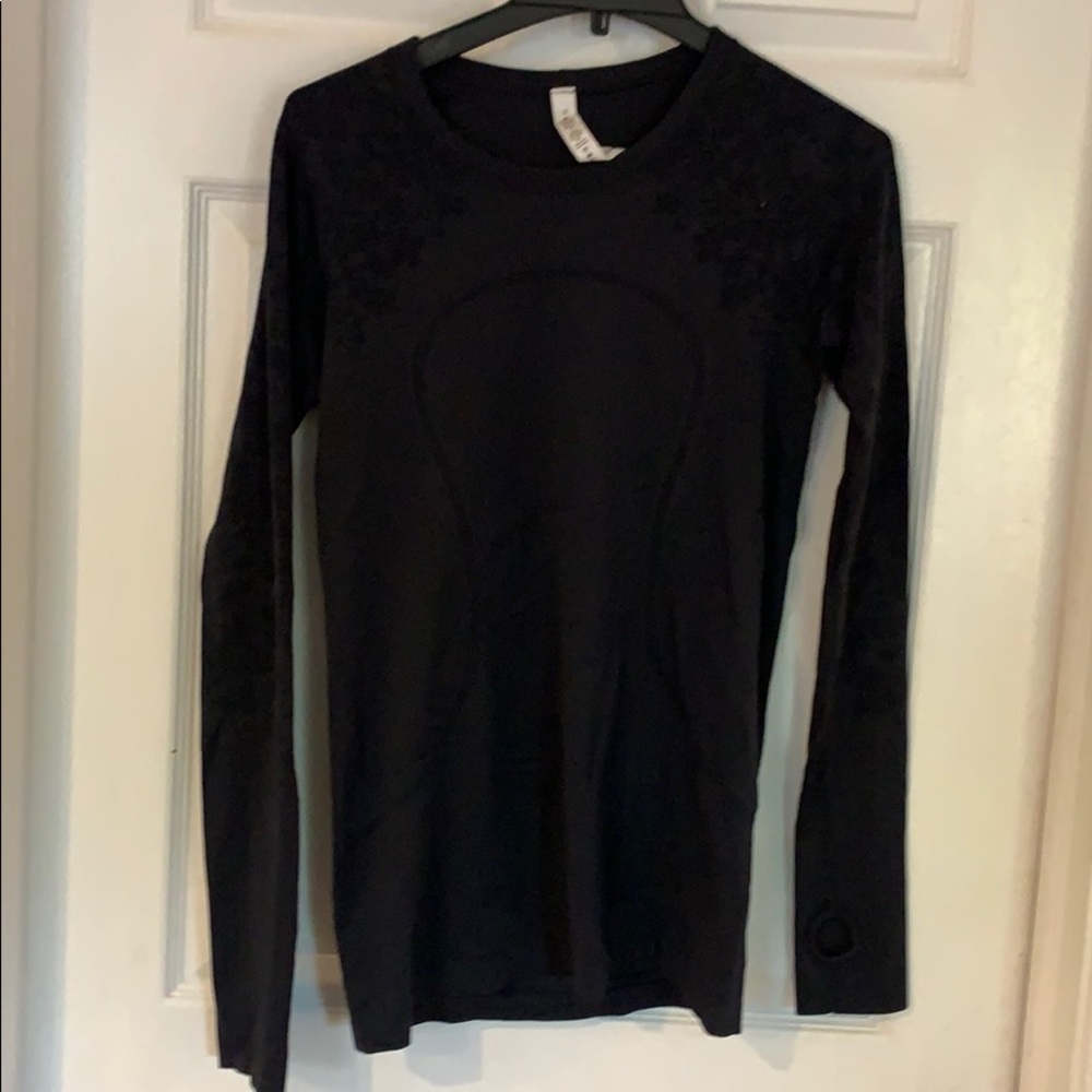 Lululemon size 10 navy blue swiftly.